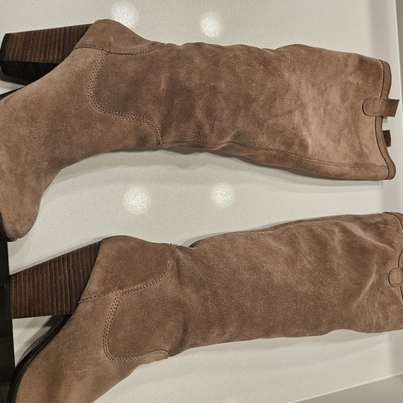 Vince Camuto Braden Verona Leather Tall Boots in Taupe Suede 8.5 - Picture 3 of 5